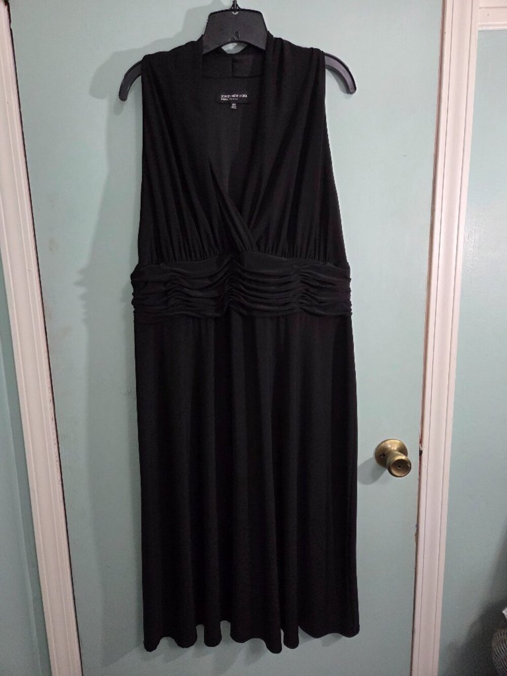 Jones New York Black Sleeveless Midi Dress